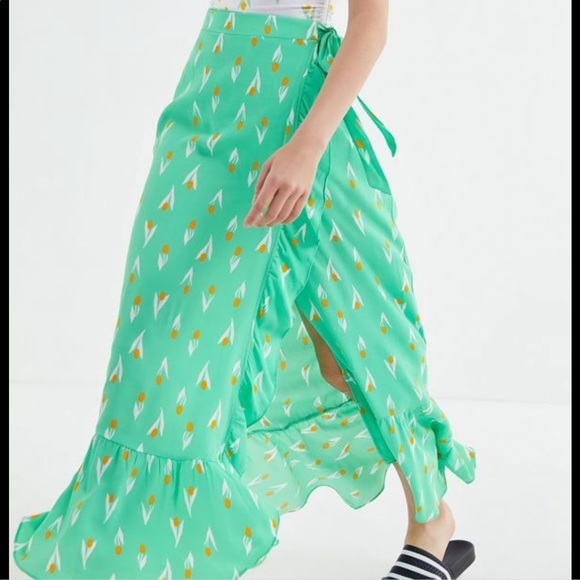UO Michelle Tulip Print Wrap Midi Skirt Size Large - Picture 8 of 8